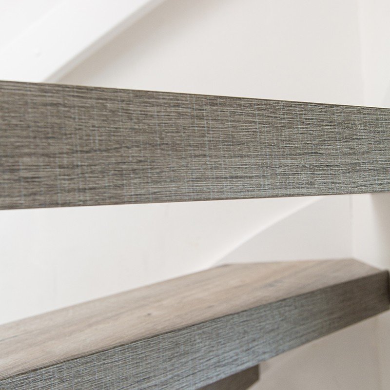 Silver Barnwood trap kleur is niet heel donker