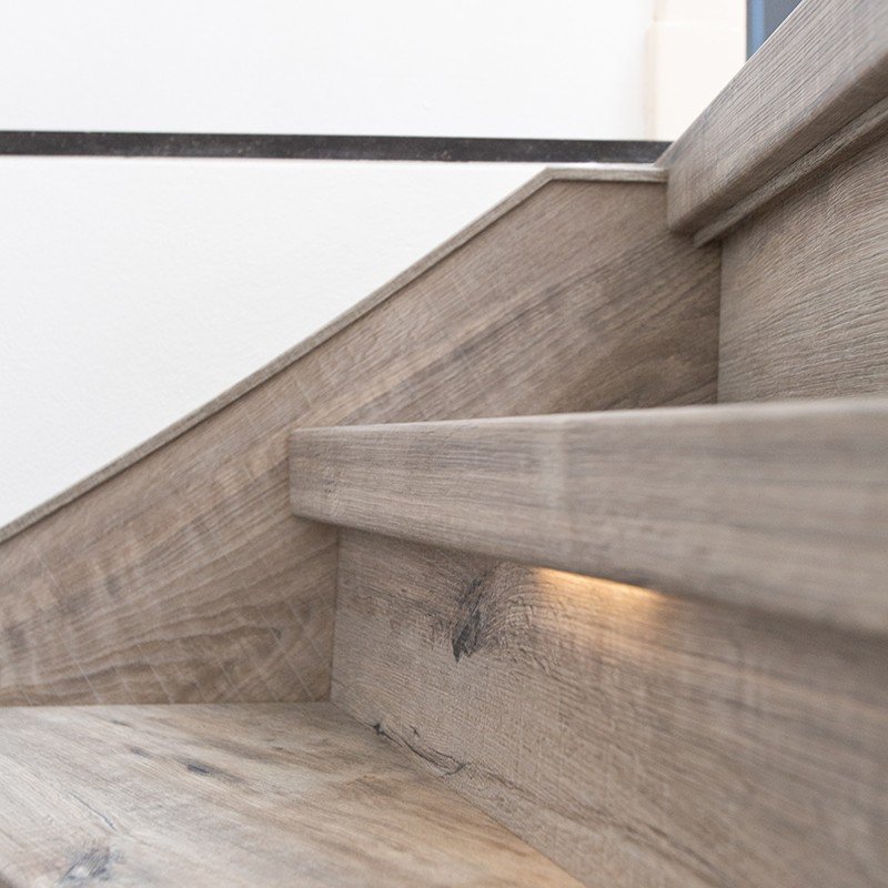 Niet te licht en niet te donkere trapkleur - Silver Barnwood