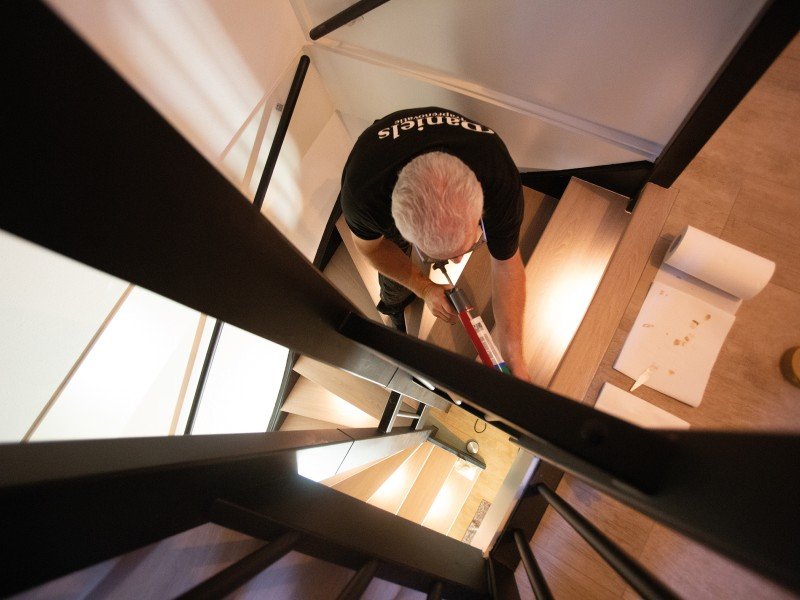 trapbekleding lijmen