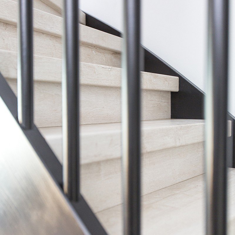 Dover white kleur van de trap