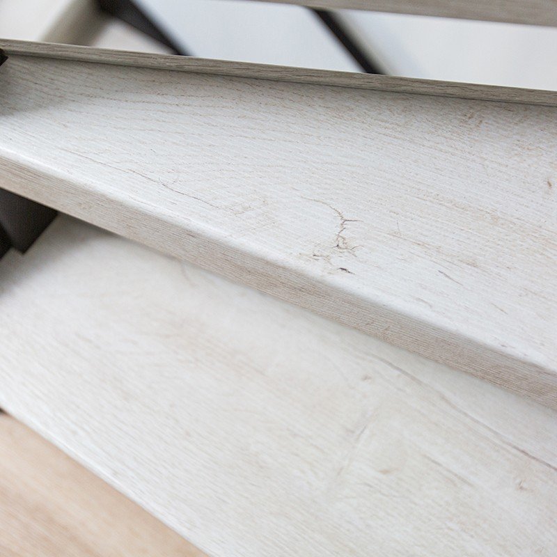 Dover White trapkleur detail