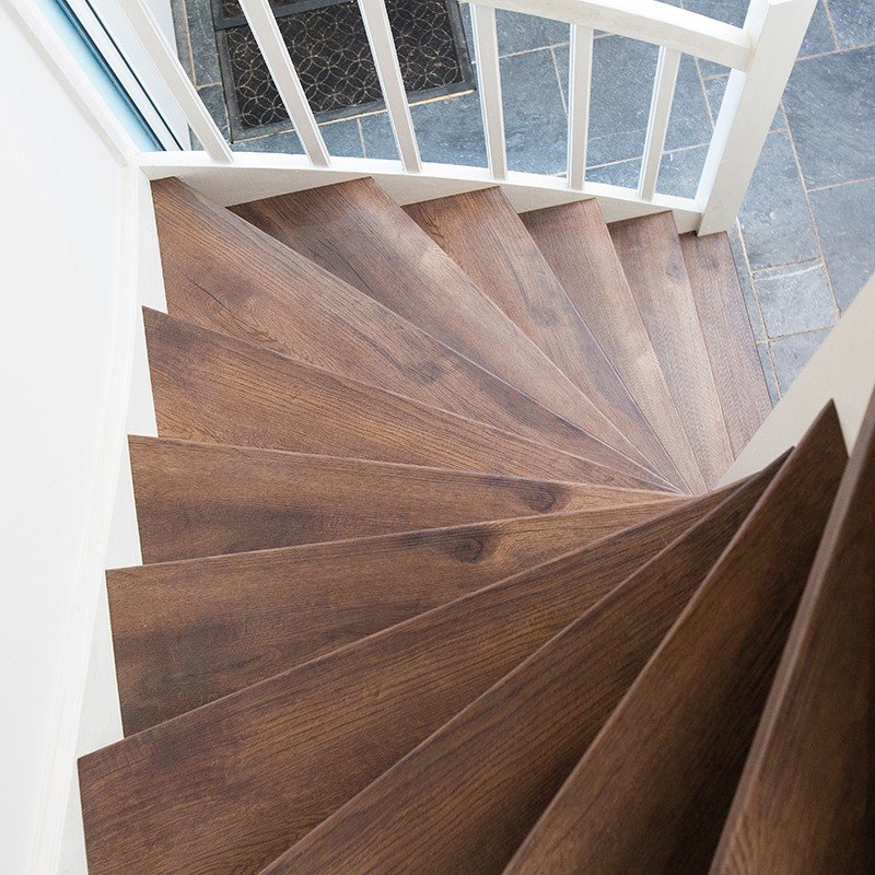 dit is de trapkleur Dockland Brown