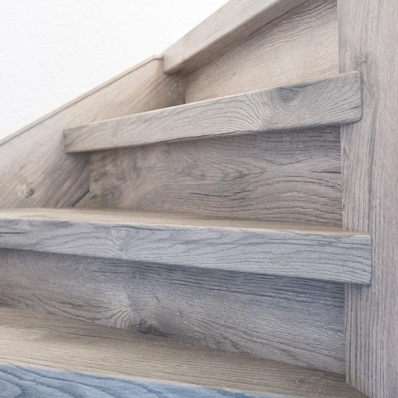 Kleur van de trap is Alaskan Driftwood