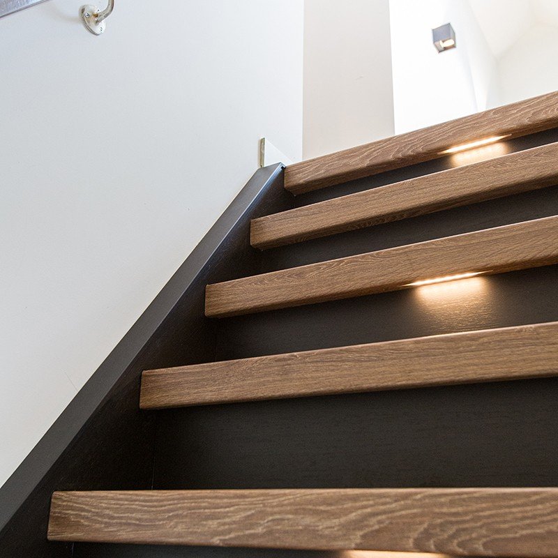 Old Tavern trapkleur details