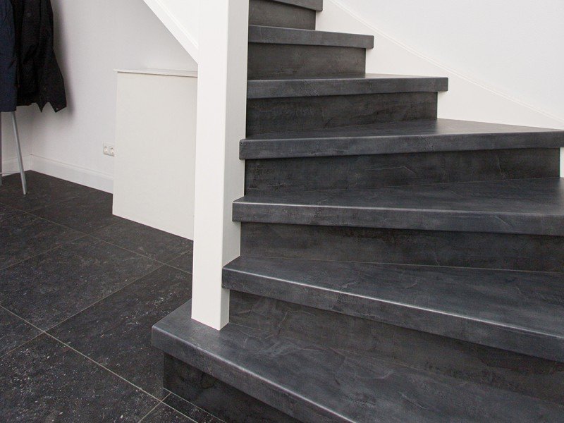 trap nieuwbouwwoning donker