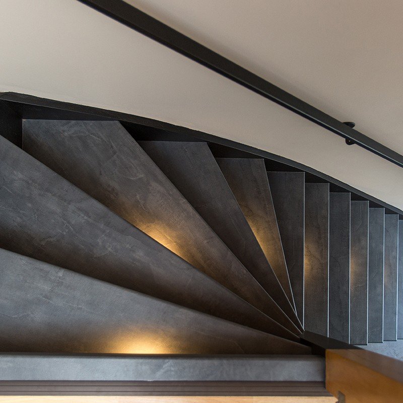 trap met verlichting Force of Nature